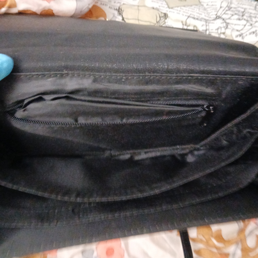 Black and Gold Women's Bag - Picture 4 of 6